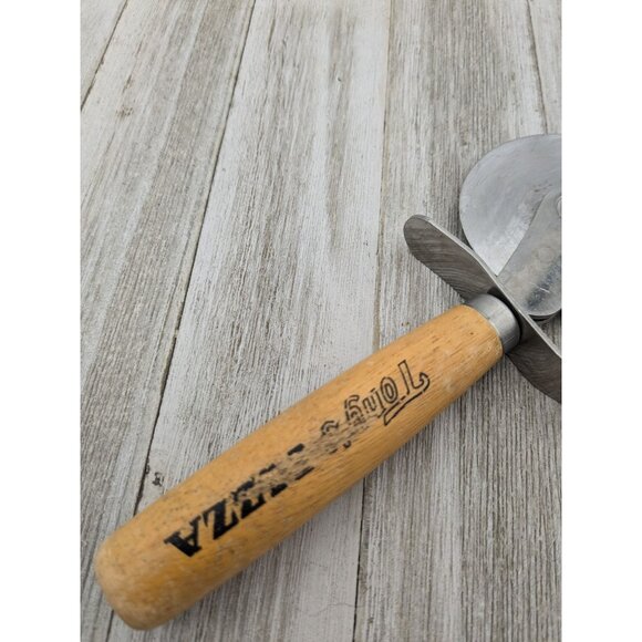 Tony's Pizza Cutter Blade 2 1/2" Diameter 7" Stainless Steel Wood handle - Picture 3 of 8